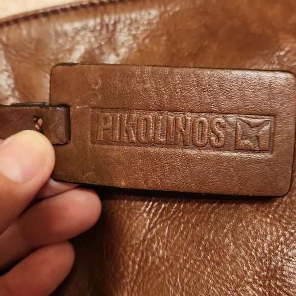 Pikolinos Brown/Garnet Tricolored Leather Cuero Hobo Handbag